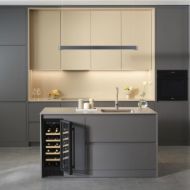 amica-vgradna-vinska-vitrina-wk-341115-s-crna-820-mm